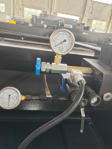 Гильотина гидравлическая Stalex HSB 2500x8