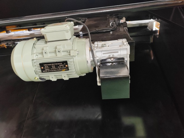 Гильотина гидравлическая Stalex HSB 2500x8