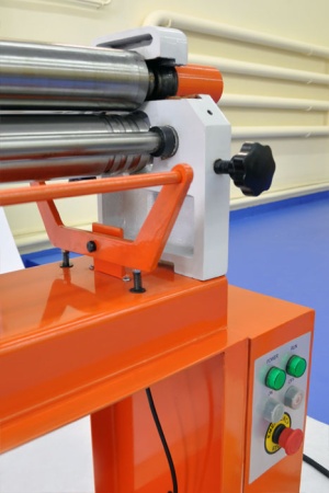 Станок вальцовочный электромеханический Stalex ESR-1300X1.5